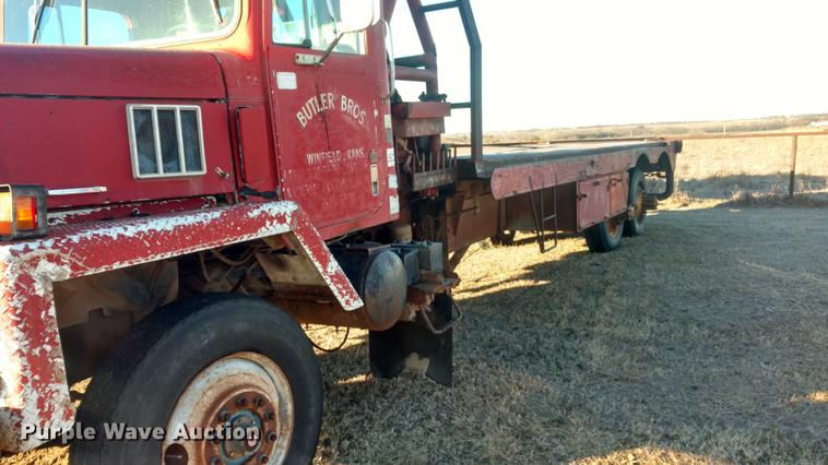 image for item DC0864 1978 International Paystar 5000 oilfield rig up truck