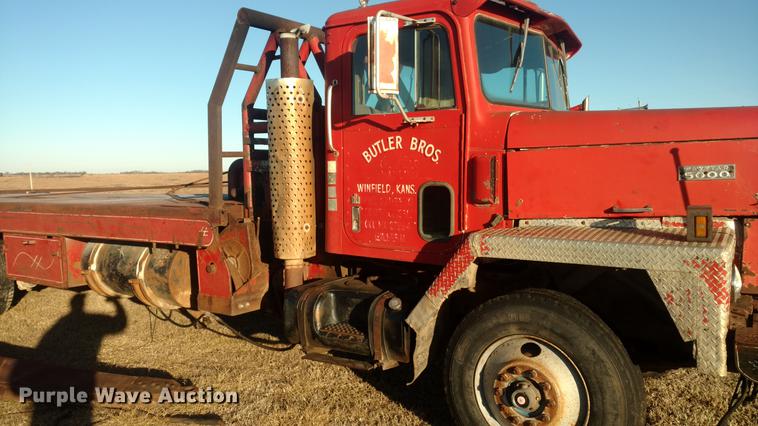 image for item DC0864 1978 International Paystar 5000 oilfield rig up truck