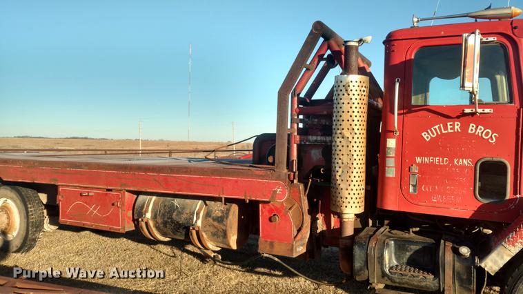 image for item DC0864 1978 International Paystar 5000 oilfield rig up truck
