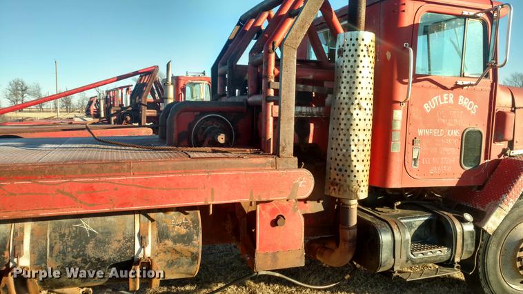 image for item DC0864 1978 International Paystar 5000 oilfield rig up truck