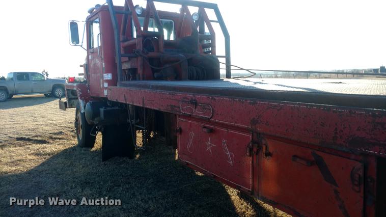 image for item DC0864 1978 International Paystar 5000 oilfield rig up truck