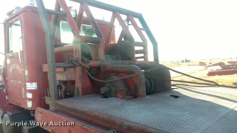 image for item DC0864 1978 International Paystar 5000 oilfield rig up truck