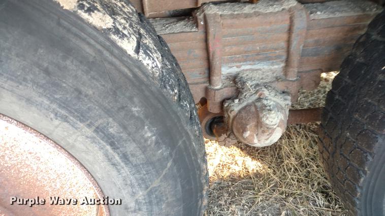 image for item DC0864 1978 International Paystar 5000 oilfield rig up truck