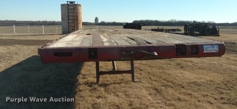 image for item DC0871 1981 Lufkin flatbed trailer