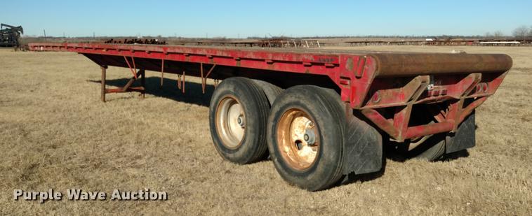 image for item DC0871 1981 Lufkin flatbed trailer