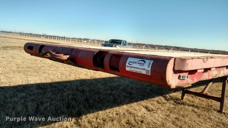 image for item DC0871 1981 Lufkin flatbed trailer