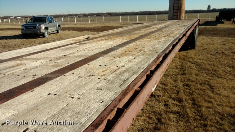 image for item DC0871 1981 Lufkin flatbed trailer