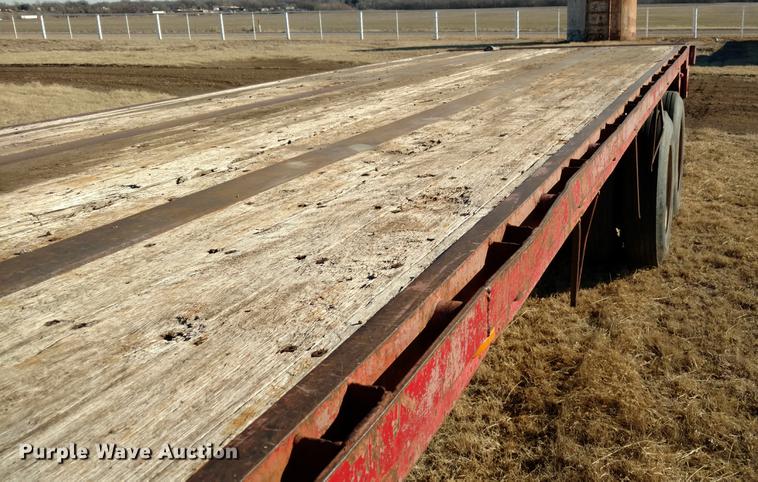 image for item DC0871 1981 Lufkin flatbed trailer