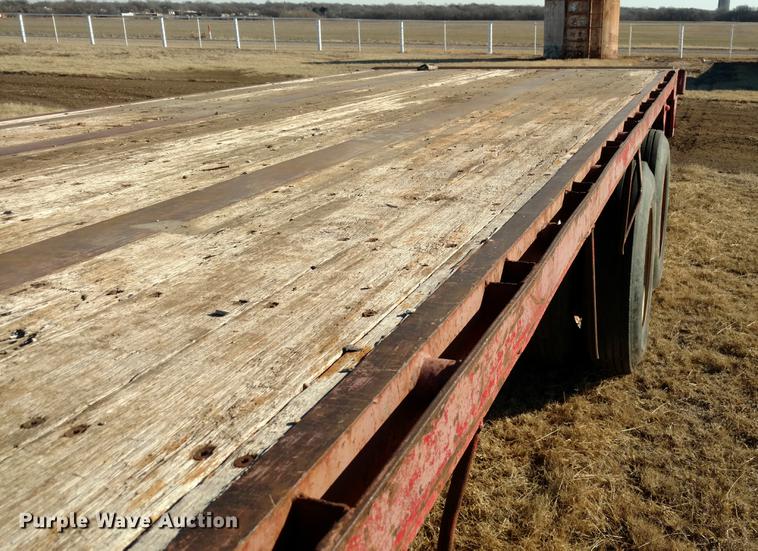 image for item DC0871 1981 Lufkin flatbed trailer