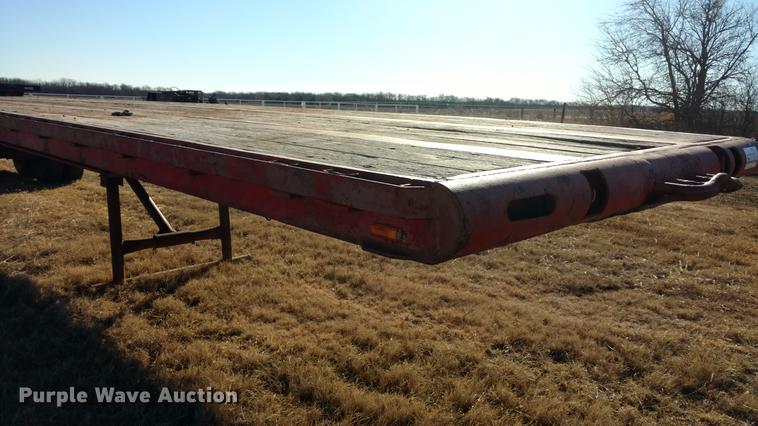 image for item DC0871 1981 Lufkin flatbed trailer