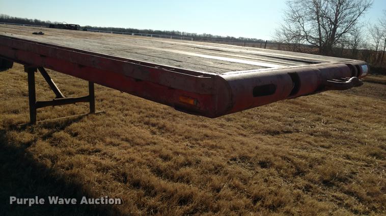image for item DC0871 1981 Lufkin flatbed trailer