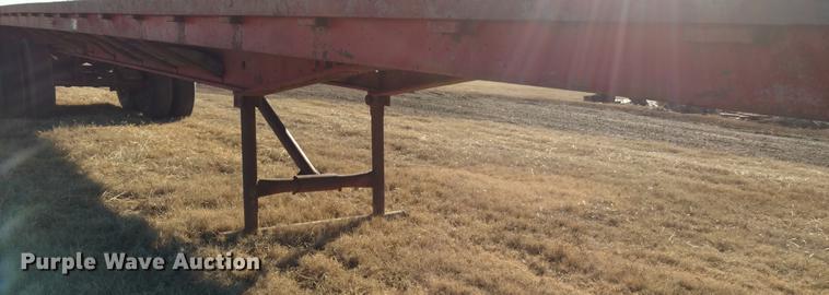 image for item DC0871 1981 Lufkin flatbed trailer