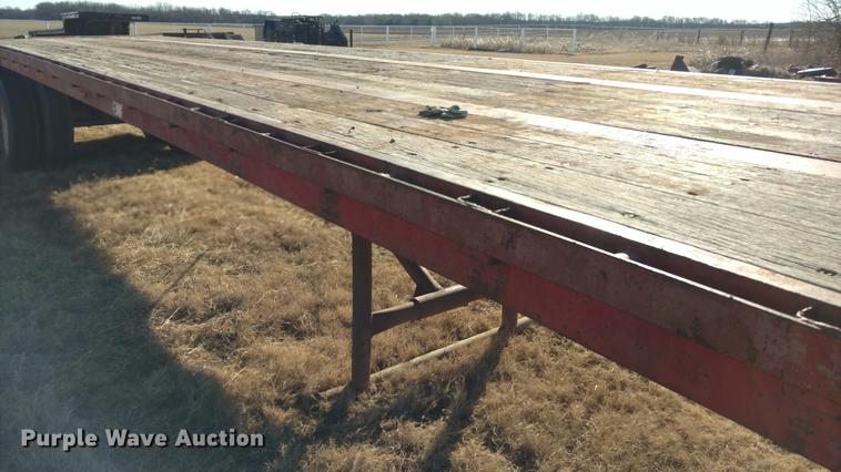 image for item DC0871 1981 Lufkin flatbed trailer