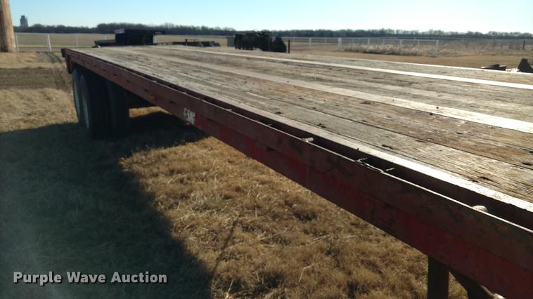image for item DC0871 1981 Lufkin flatbed trailer