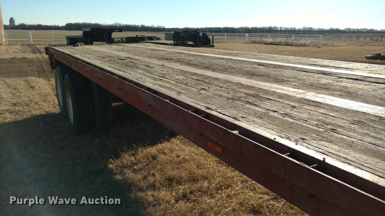image for item DC0871 1981 Lufkin flatbed trailer