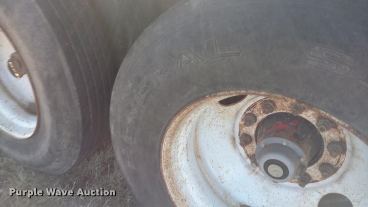 image for item DC0871 1981 Lufkin flatbed trailer