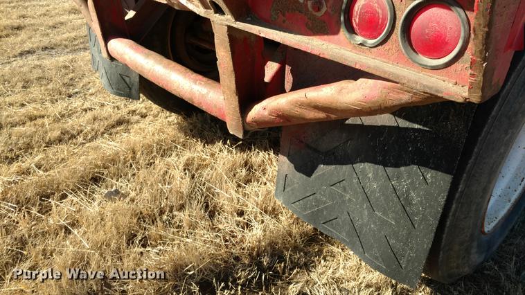 image for item DC0871 1981 Lufkin flatbed trailer