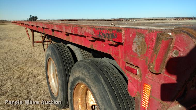image for item DC0871 1981 Lufkin flatbed trailer