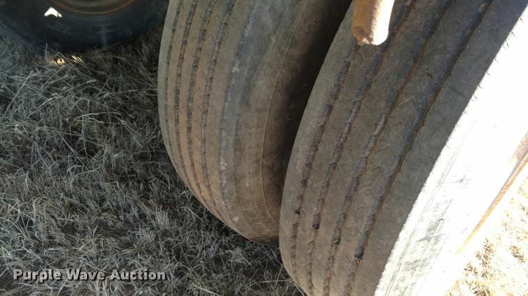 image for item DC0871 1981 Lufkin flatbed trailer