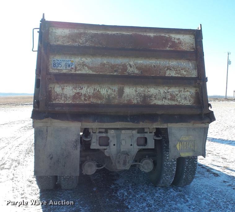 image for item DC5703 1992 International 2574 dump truck