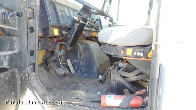 image for item DC5703 1992 International 2574 dump truck