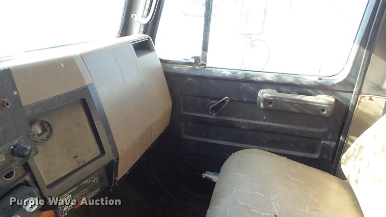 image for item DC5703 1992 International 2574 dump truck