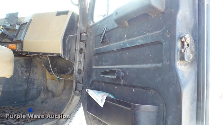 image for item DC5703 1992 International 2574 dump truck