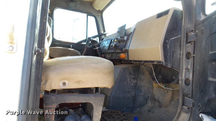 image for item DC5703 1992 International 2574 dump truck