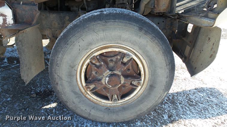 image for item DC5703 1992 International 2574 dump truck