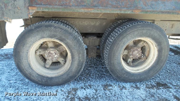 image for item DC5703 1992 International 2574 dump truck