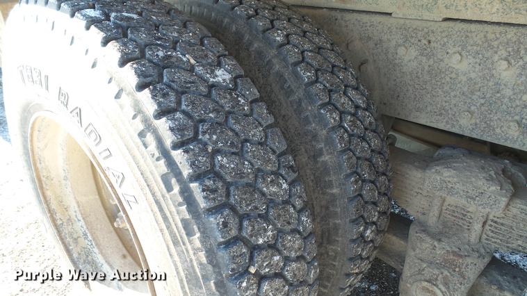 image for item DC5703 1992 International 2574 dump truck