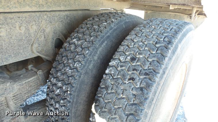 image for item DC5703 1992 International 2574 dump truck