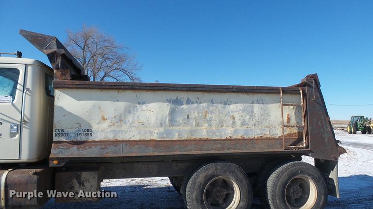 image for item DC5703 1992 International 2574 dump truck