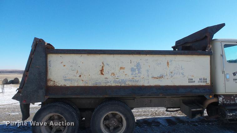 image for item DC5703 1992 International 2574 dump truck