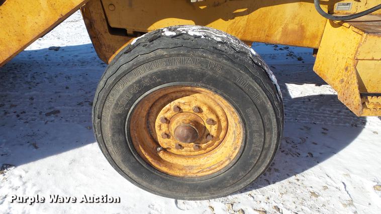 image for item DC5709 1993 Case 580 Super K backhoe