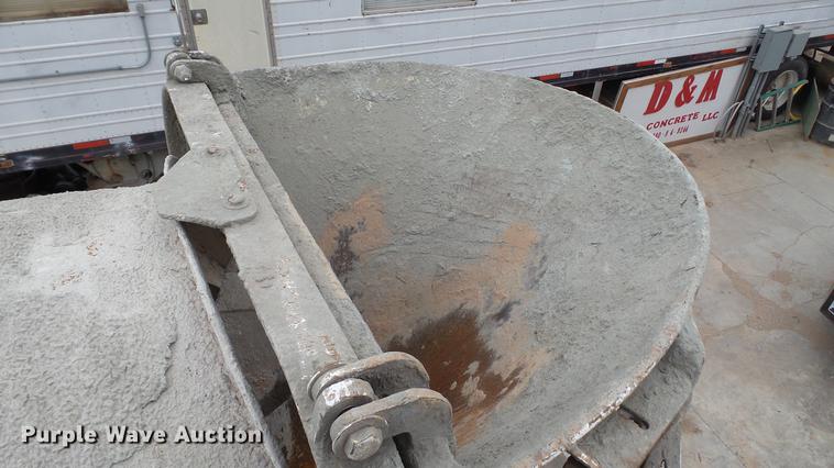 image for item DC5713 1999 Peterbilt 357 ready mix truck