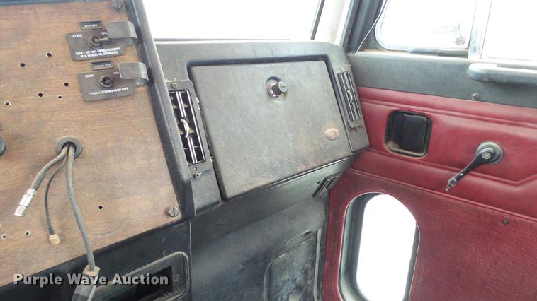 image for item DC5714 1999 Peterbilt 357 ready mix truck