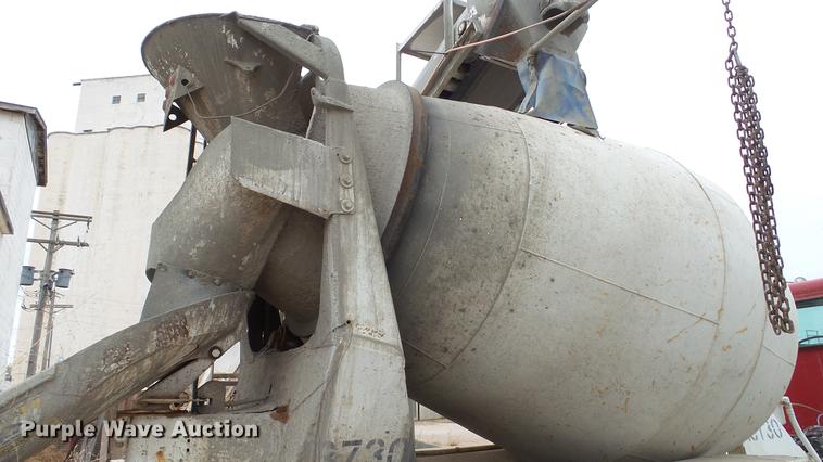 image for item DC5714 1999 Peterbilt 357 ready mix truck