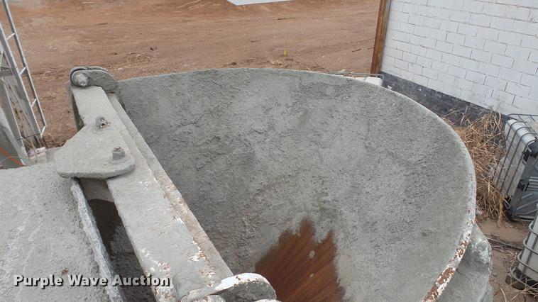 image for item DC5714 1999 Peterbilt 357 ready mix truck