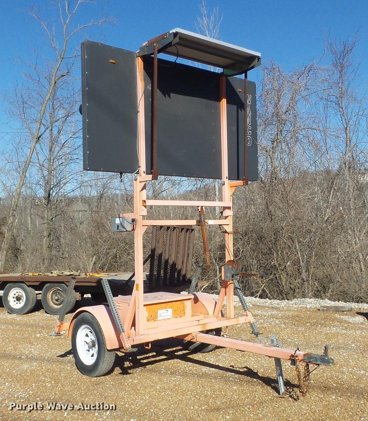 image for item DC7422 2004 Wanco arrow board trailer