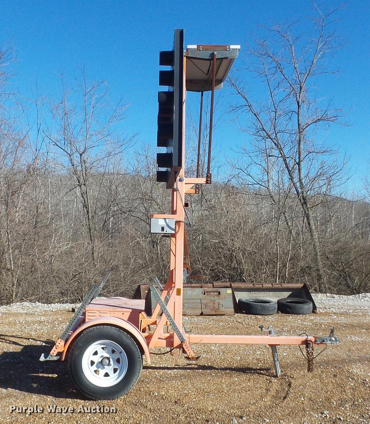 image for item DC7422 2004 Wanco arrow board trailer