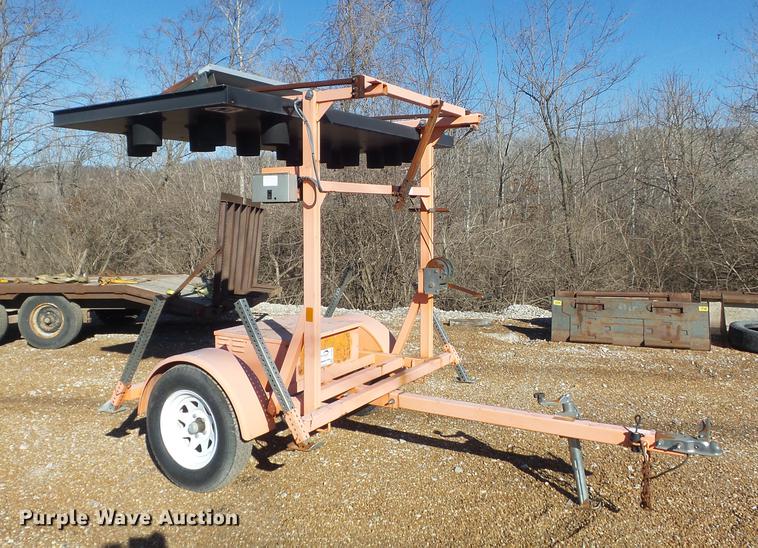 image for item DC7422 2004 Wanco arrow board trailer