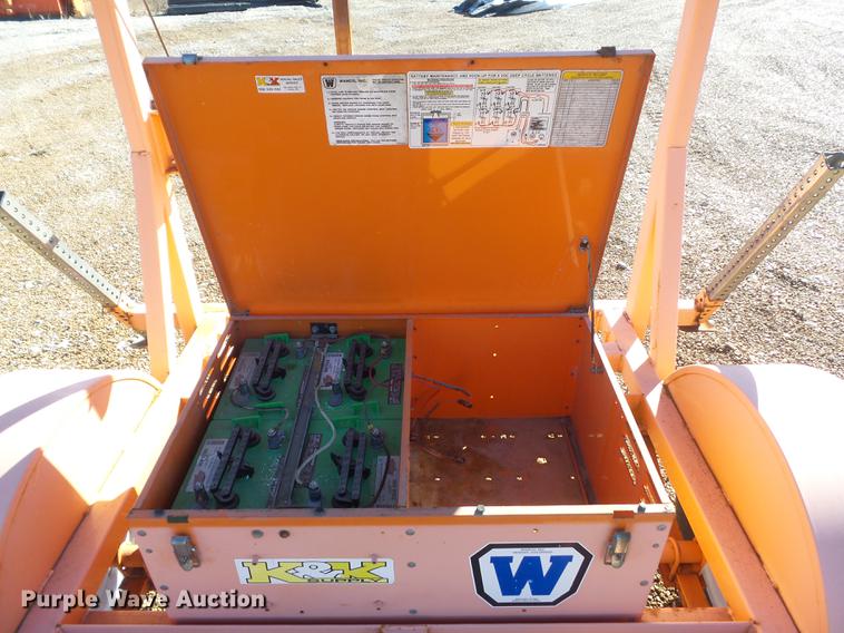 image for item DC7422 2004 Wanco arrow board trailer