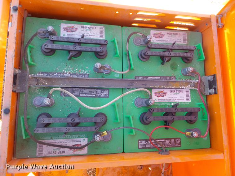 image for item DC7422 2004 Wanco arrow board trailer