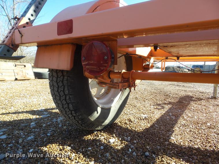 image for item DC7422 2004 Wanco arrow board trailer