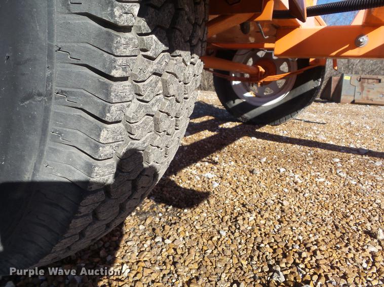 image for item DC7422 2004 Wanco arrow board trailer