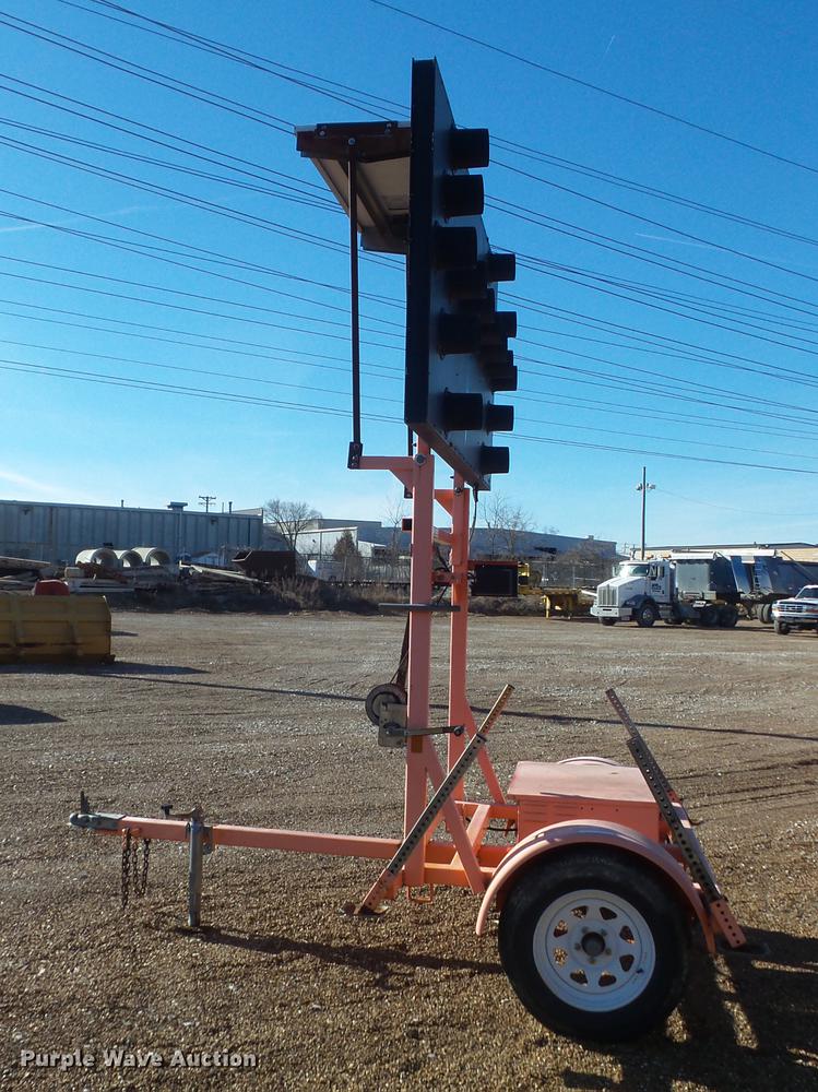 image for item DC7424 2003 Wanco arrow board trailer