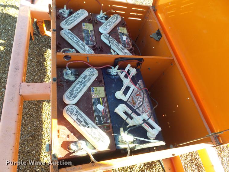 image for item DC7424 2003 Wanco arrow board trailer