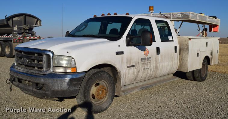 image for item DC7746 2004 Ford F350 Super Duty XLT Crew Cab utility bed pickup truck