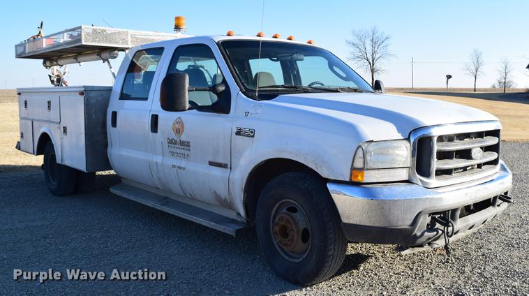 image for item DC7746 2004 Ford F350 Super Duty XLT Crew Cab utility bed pickup truck